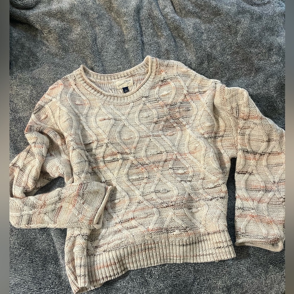 Women's sweater, universal thread size XL. Like new.